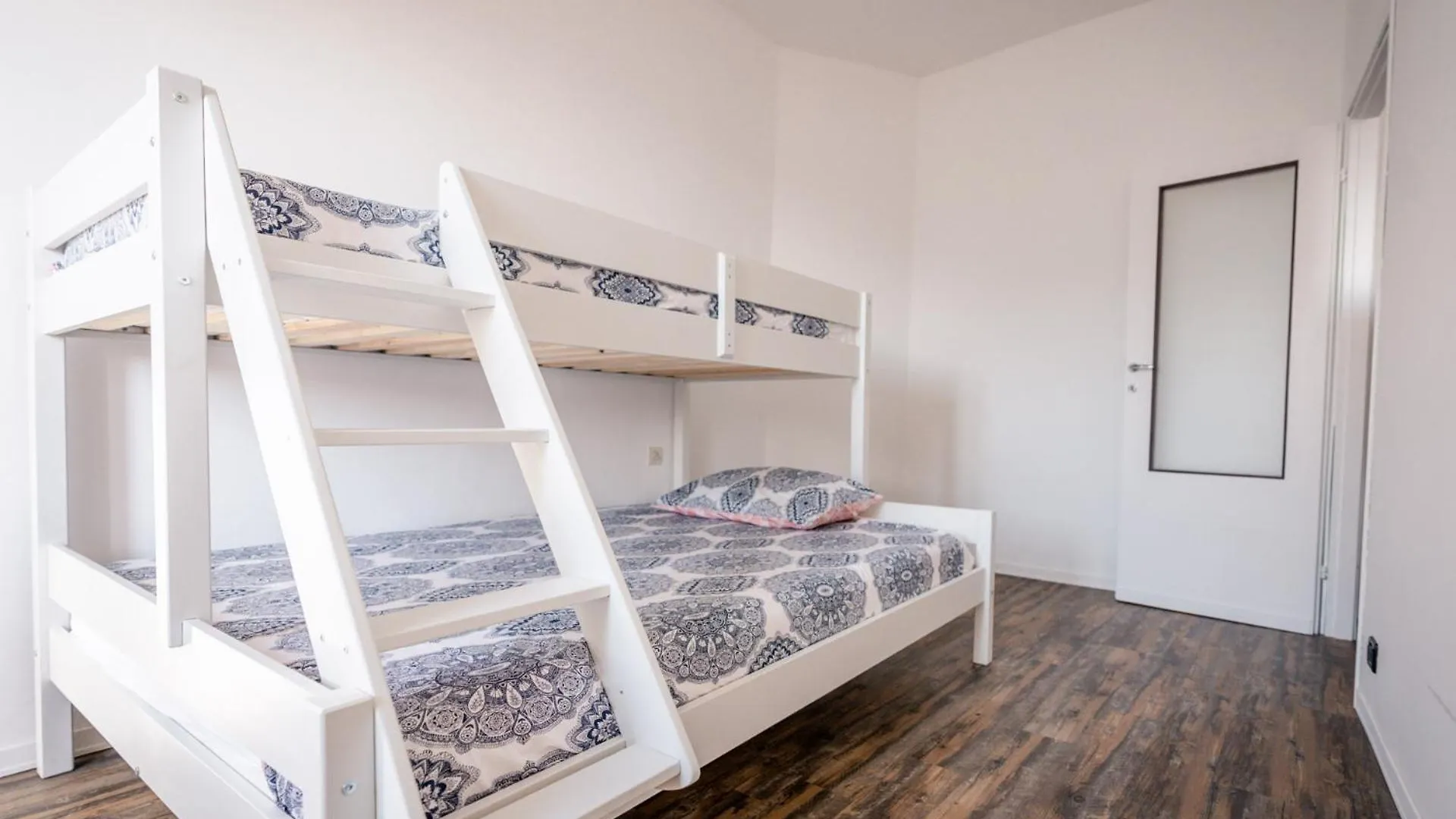 Dnart Holidays Home Blevio 0*,